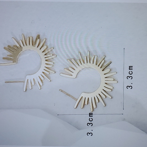 18k Gold Plated Sun Open Hoop Earring - Picture 3 of 4